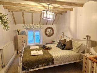 Entire Grade 2 listed cottage in Thornton-Le-Dale - 0