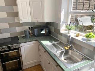 Entire Grade 2 listed cottage in Thornton-Le-Dale - 8