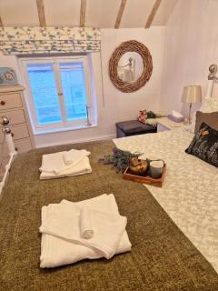 Entire Grade 2 listed cottage in Thornton-Le-Dale - 6