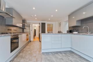 Faulkner Luxury Suites - 7