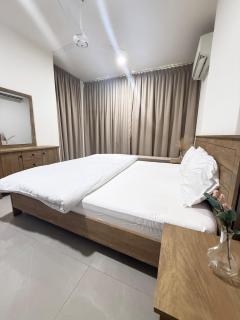 Opera8 Elegant 1BR Pool Gym Accessories - 4