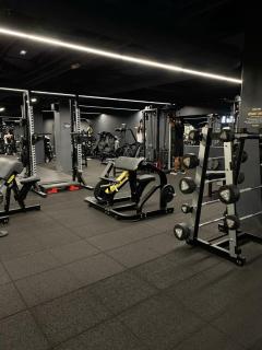 Opera8 Elegant 1BR Pool Gym Accessories - 1