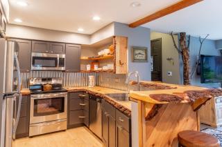 Tranquil & Woodsy 2/2 Retreat – Jacuzzi, W/D, BBQ! - 6