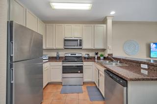 Modern 2BR Condo - Pool - Near Disney - 3