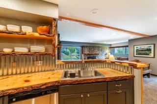 Tranquil & Woodsy 2/2 Retreat – Jacuzzi, W/D, BBQ! - 8