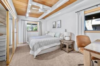 Stylish 4-Bedroom Lakeside Home with Decks - 5