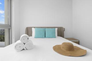 Stylish NEW 1BR w/Pool & Gym ~ Walk to Palm Beach! - Palm-Eagle Beach - 7