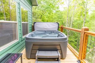 Green & Black Bear Cabins By Beyond Expectations - 5