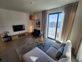 Elite 2BR Abode Distinctive Living at The Shores - Manama - 1