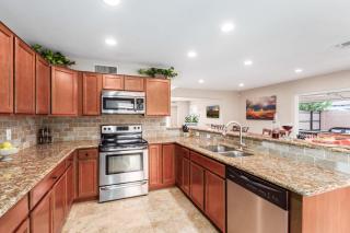 Games Galore - Old Town Scottsdale - Pool & Golf - 6