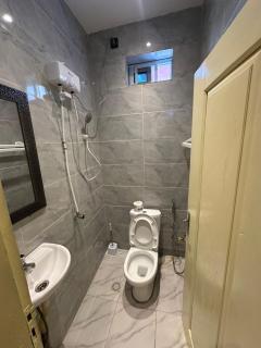 Luxury Villa AC Ensuite Room 5 - 4