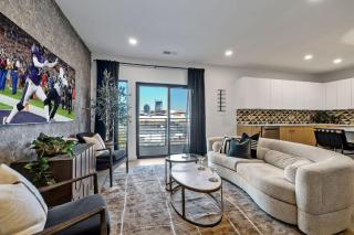 Hyve-The Cosmo-Walk To Broadway - 9