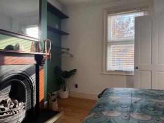 Plumstead Pied-à-Terre - Your Stylish Urban Retreat - 6