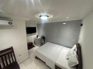 Luxury Villa AC Ensuite Room 7 - 0