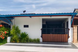 Welcome to MANAF HOME STAY, 3 Fully Furnished bedrooms, located in beautiful Alor Gajah, Melaka - 1