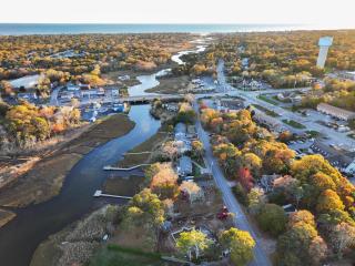 Waterfront Escape HotTub, Pets OK, Pool Table - 8