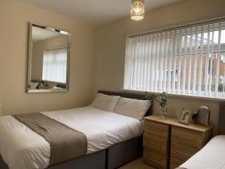 Chester Cosy 2 Bed - 1