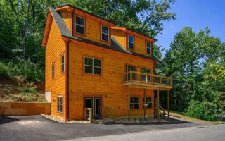 Cate + Cali's Place - Private Indoor Pool, Game Room + Outdoor Hot Tub - 8