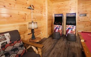 Cate + Cali's Place - Private Indoor Pool, Game Room + Outdoor Hot Tub - 6