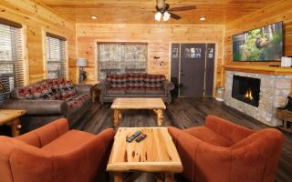 Cate + Cali's Place - Private Indoor Pool, Game Room + Outdoor Hot Tub - 1