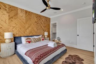 Resonant - 2 Townhomes - 2 Private Rooftop Decks - 1