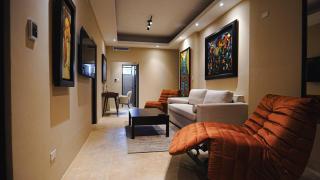 8 bedrooms,6 bathroom apartment - 8