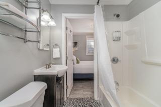 Urban Pearl-2 Bedroom & Private Patio-In Midtown - 4