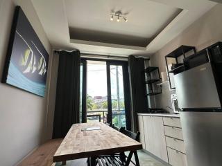 4 bedroom, 3 bathrooms, apt F - 4