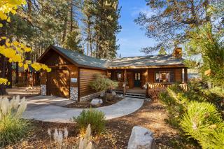 Meandering Moose - Walk to Zoo, Hiking, Slopes & Golf Course, Smart TV, Deck, BBQ - 0