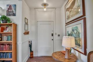 Historic Courthouse View- Chic Suite on Riverwalk - 4