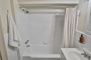 Historic Courthouse View- Chic Suite on Riverwalk - 3