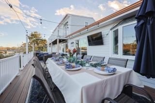 Waterfront Escape Hottub, Pets Ok, Pool Table - 1