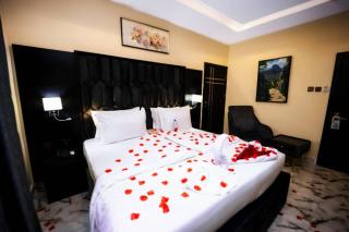 Ralphnest Suite & Lounge Limited - 6