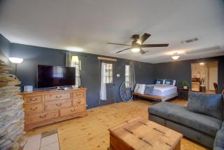 6 Mi to Laughlin AFB Cozy Studio with Private Yard - 5