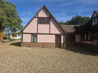 Two ensuite bedrooms with kitchen - 9