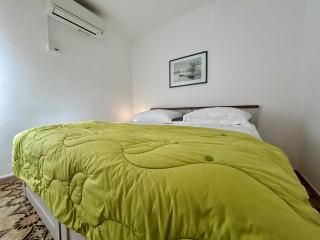 Azure Apartments By The Sea Near City Omiš - Omiš - 8
