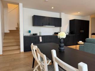 Downtown Spacious Design Duplex 3bedR - 2