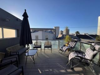 Urban Oasis Penthouse-Jacuzzi! - 9