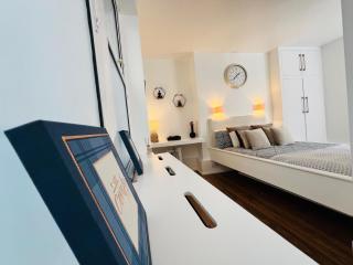 F4 Glasshouse Studio Flat - 9