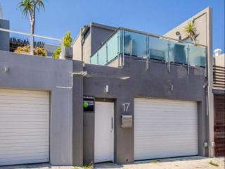 Urban Oasis Penthouse-Jacuzzi! - 0