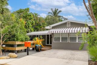 1 Mi to Lake Worth Beach Park Poolside Paradise! - 8