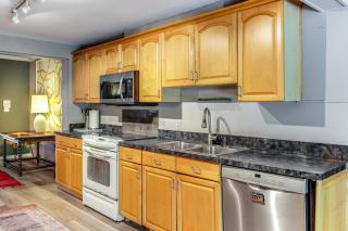 1 Mi to Lake Worth Beach Park Poolside Paradise! - 2