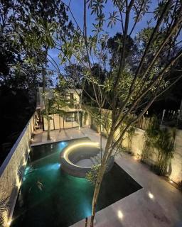 Luxe Concrete Jungle 5BR Villa Concierge - 6