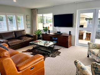 Stylish Family Retreat - 9