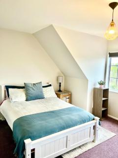 Stylish Family Retreat - 6