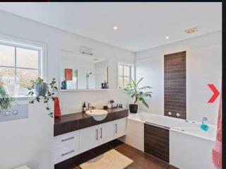 Stylish Family Retreat - 2