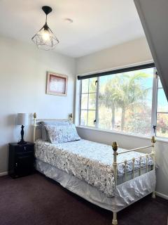 Stylish Family Retreat - 1