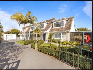 Stylish Family Retreat - 0