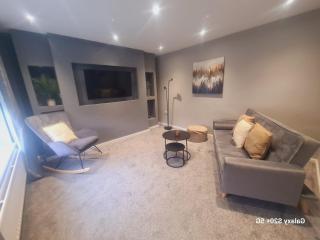 Ayrey Ave 4 Bed Apart - 0