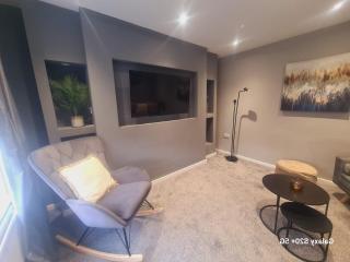 Ayrey Ave 4 Bed Apart - 9